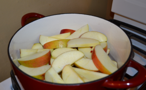 apples in pot