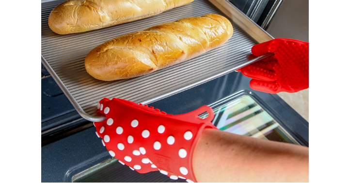 Heavy-Duty Women’s Silicone Oven Mitts Only $9.99! (Reg. $39.99)