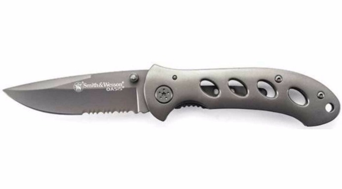 Smith & Wesson Oasis Linerlock Knife Just $6.99 SHIPPED!