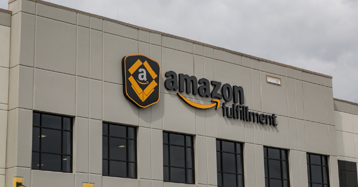 Amazon Hiring Thousands of People in 1 Day