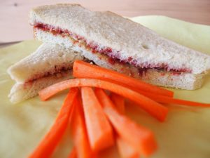 Save Money on Kids Lunches with These Tips