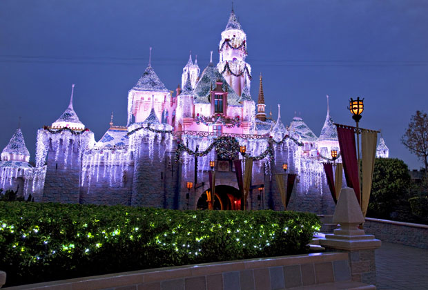 Get 3-Day Disneyland Park Hopper Tickets and a 4-Night Hotel Stay For Just $400 per Person This December!!