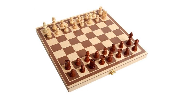 Wooden Chess Set – Folds Into Case – Just $11.89! Free shipping!