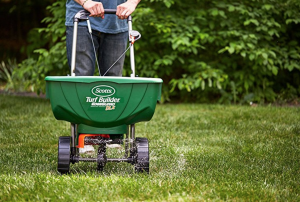 Scotts Turf Builder EdgeGuard Deluxe Spreader Just $48.00 Shipped!