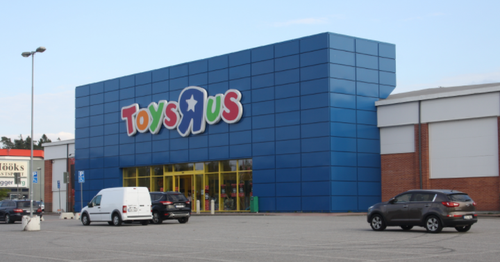 Toys R Us Closing 180 Stores in February! Is One Near You?