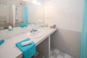 How to Clean Your Bathroom in 10 Minutes or Less