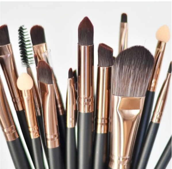 Makeup Brush Set (23-Pieces) – Only $7.99!