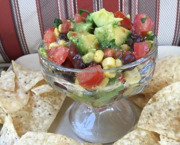 Easy Fresh Salsa Recipe- Perfect for Your 4th of July BBQ