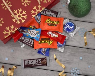 Hershey’s Chocolate Christmas Candy Party Pack – Only $8.81!