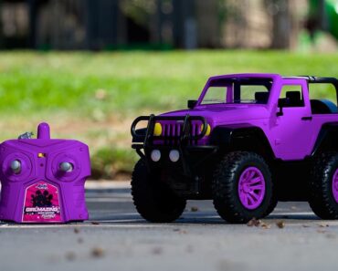 Jada Toys GIRLMAZING Jeep R/C Vehicle – Only $9.97!