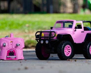Jada Toys GIRLMAZING Jeep R/C Toy – Only $9.97!