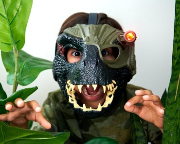 Mattel Jurassic World Track ‘n Roar Dinosaur Mask – Only $8.38!
