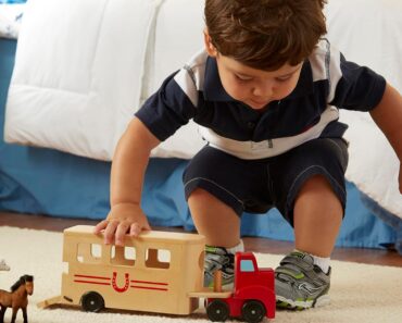 Melissa & Doug Horse Carrier Wooden Vehicle Play Set – Only $11.99!