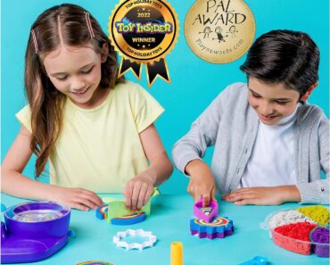 Kinetic Sand Deluxe Swirl N’ Surprise Playset – Only $14.99!