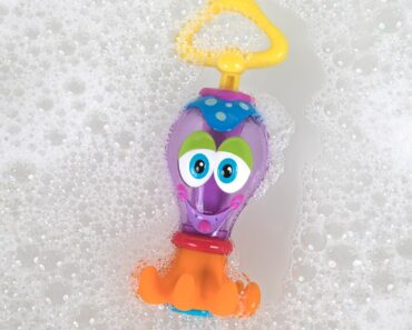 Nuby Purple Squid Squirter Interactive Fun Bath Time Toy – Only $5.90!