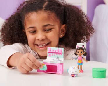 Gabby’s Dollhouse Lunch and Munch Kitchen Set – Only $3.93!